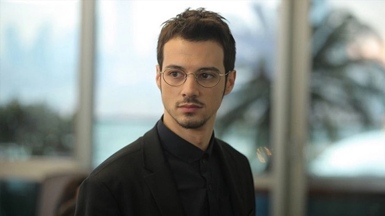 Mert Yazıcıoğlu kimdir, kaç yaşında, nereli Pantene Altın Kelebek iyi erkek oyuncu ödülünü alan Mert Yazıcıoğlunun hayatı ve biyografisi