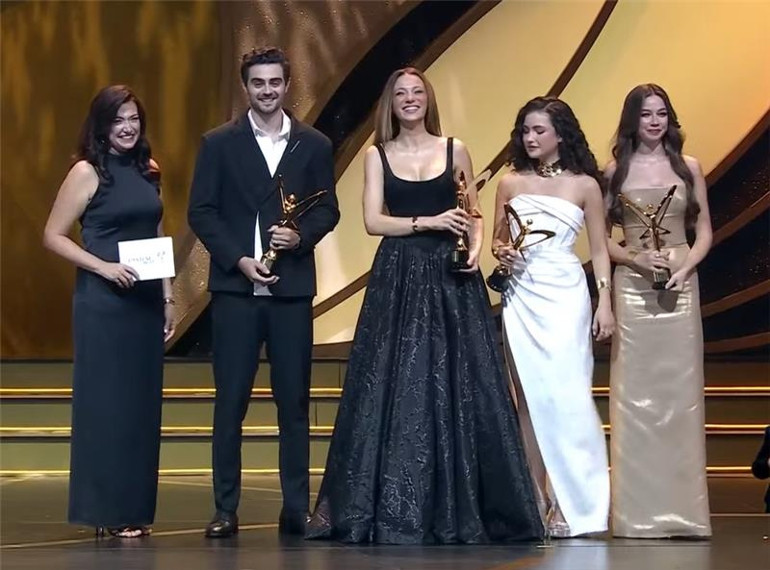 ALTIN KELEBEK ÖDÜLÜ 2024 KAZANANLAR LİSTESİ BELLİ OLDU || 50. Pantene Altın Kelebek ödülünü kimler aldı, kimler kazandı, hangi kategoriler var En iyi dizi, en iyi kadın ve erkek oyuncu, en iyi şarkıcı...