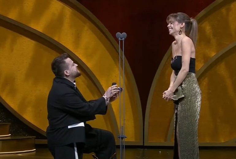 SÜRPRİZ EVLENME TEKLİFİ