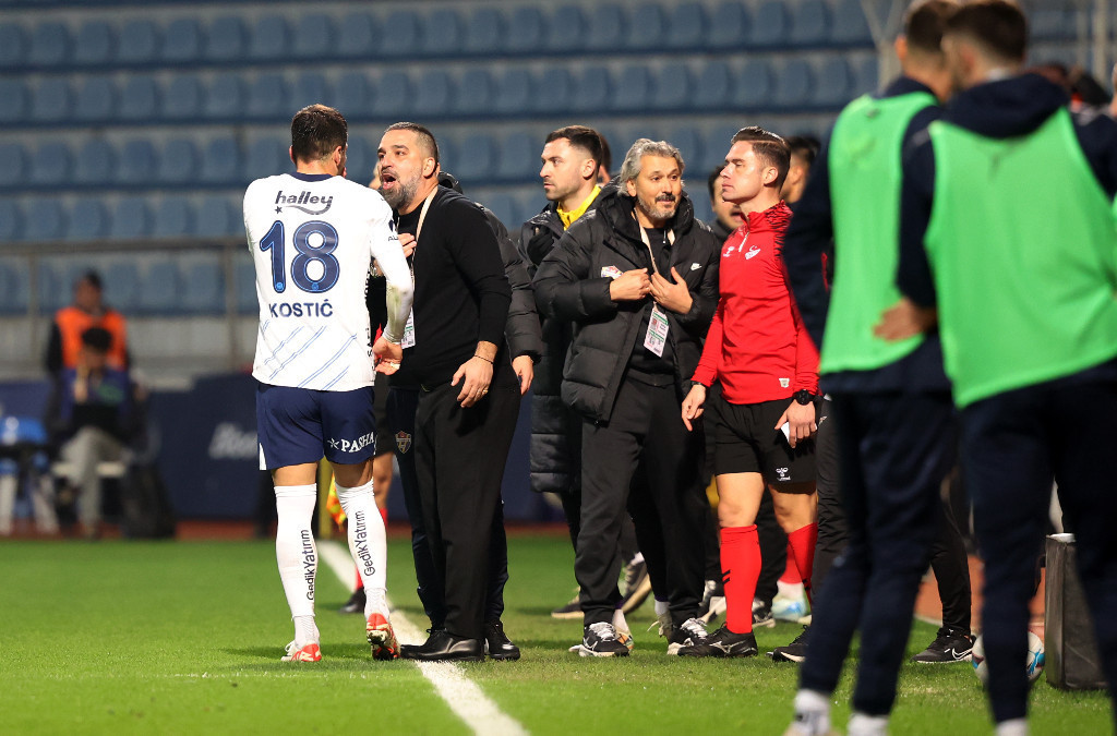 Eyüpspor - Fenerbahçe maçında sinirler gerildi, Arda Turan kırmızı kart gördü