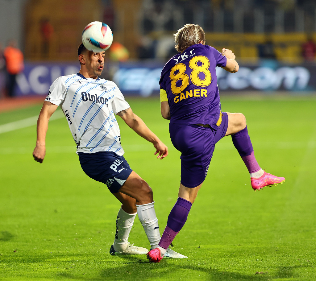 Eyüpspor - Fenerbahçe maçında sinirler gerildi, Arda Turan kırmızı kart gördü