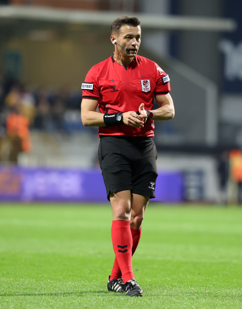 Eyüpspor - Fenerbahçe maçında sinirler gerildi, Arda Turan kırmızı kart gördü