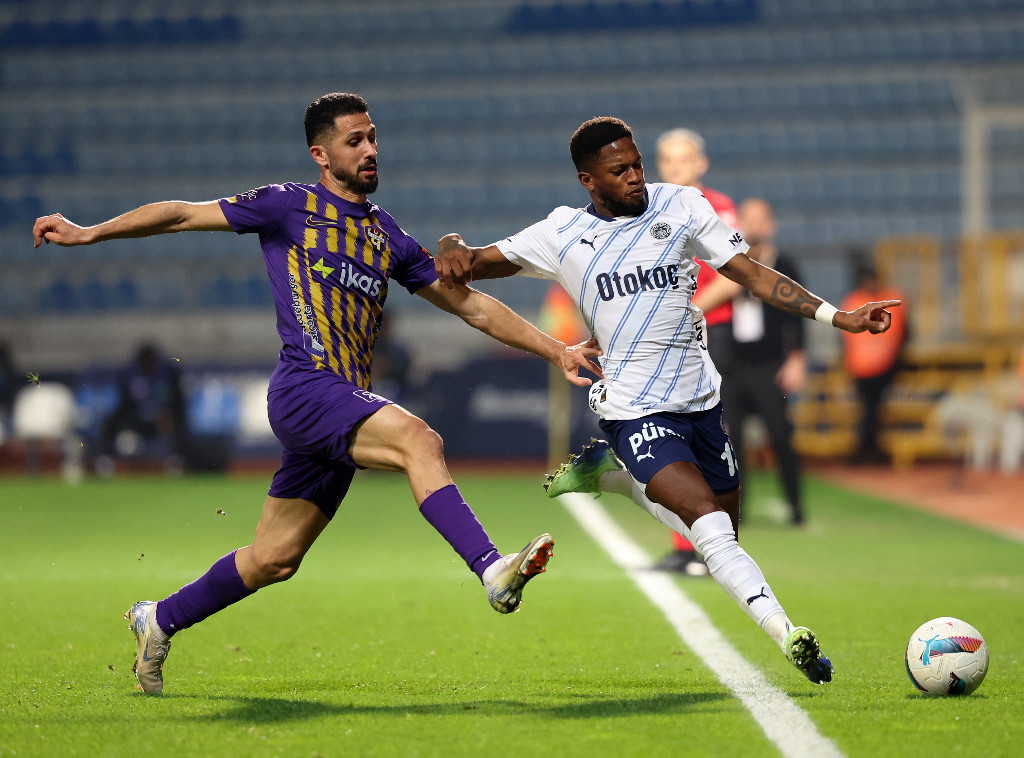 Eyüpspor - Fenerbahçe maçında sinirler gerildi, Arda Turan kırmızı kart gördü