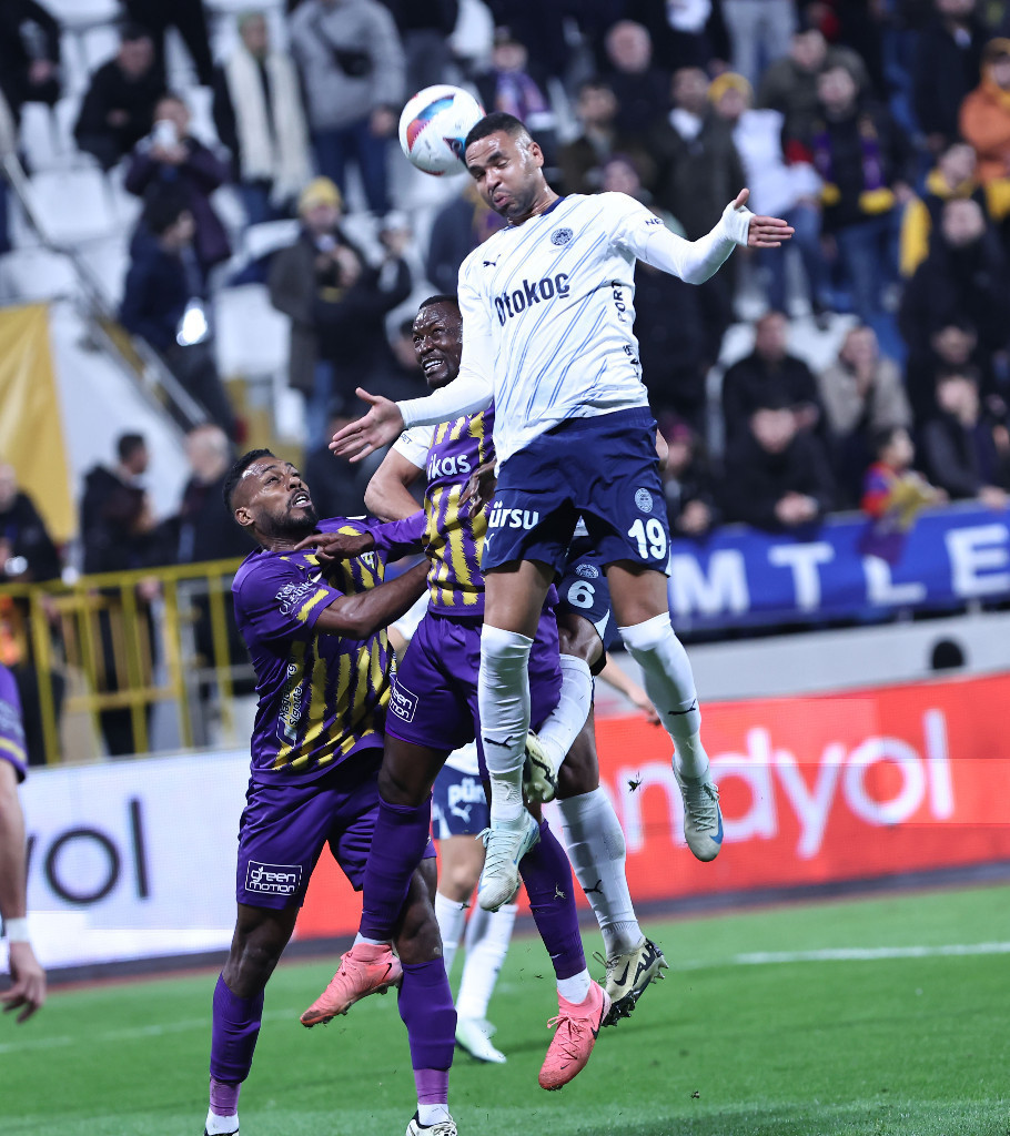 Eyüpspor - Fenerbahçe maçında sinirler gerildi, Arda Turan kırmızı kart gördü