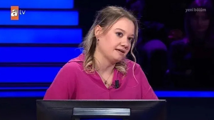 ECESU ÜRKER KİMDİR, KAÇ YAŞINDA, NE İŞ YAPIYOR ECESU ÜRKER KİMDİR, KAÇ YAŞINDA, NE İŞ YAPIYOR