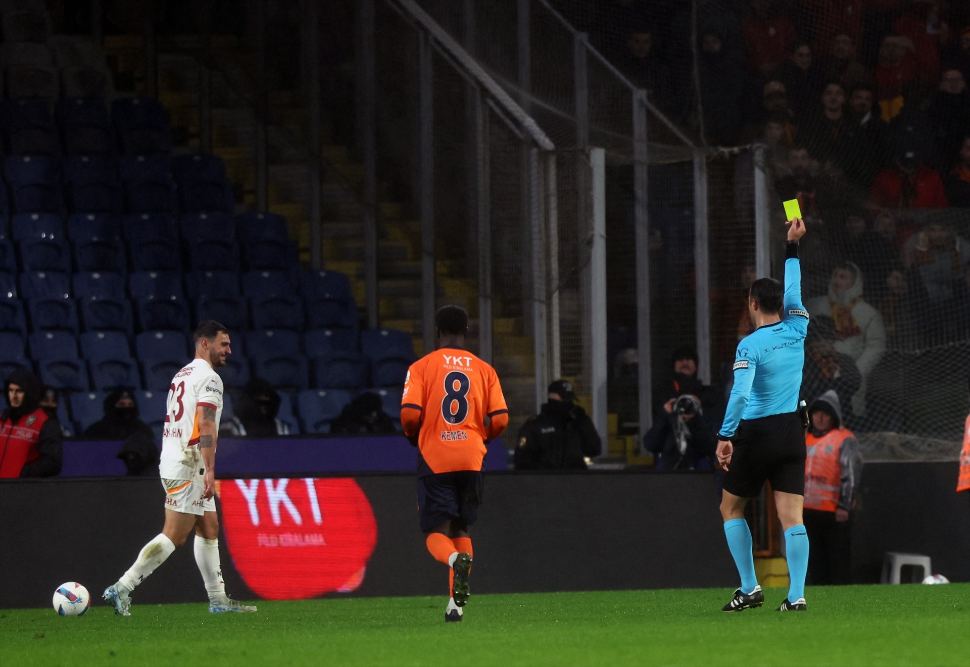 Victor Osimhen çok öfkelendi, üzerine yürümeye kalktı