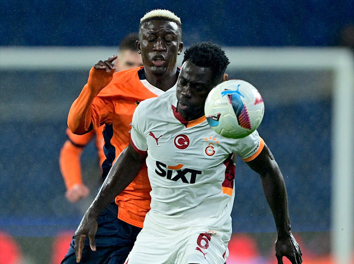 Victor Osimhen çok öfkelendi, üzerine yürümeye kalktı