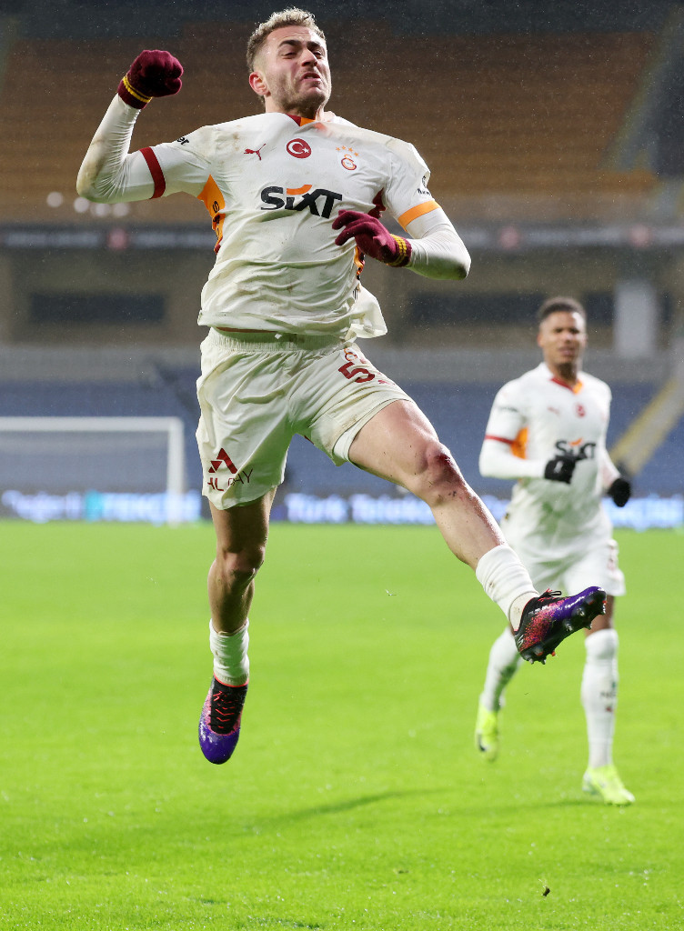 Victor Osimhen çok öfkelendi, üzerine yürümeye kalktı