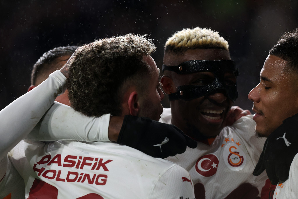 Victor Osimhen çok öfkelendi, üzerine yürümeye kalktı