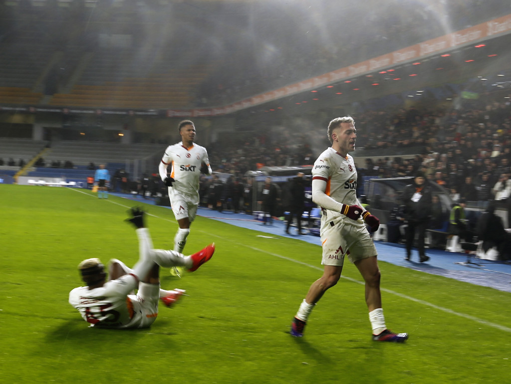 Victor Osimhen çok öfkelendi, üzerine yürümeye kalktı