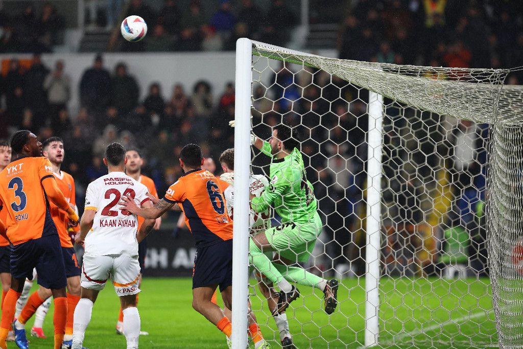 Victor Osimhen çok öfkelendi, üzerine yürümeye kalktı