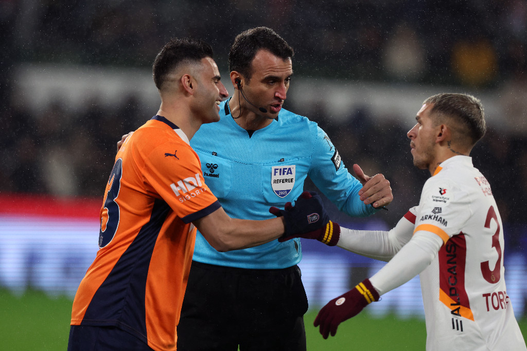 Victor Osimhen çok öfkelendi, üzerine yürümeye kalktı