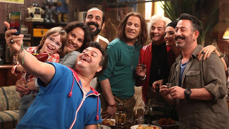 PEK YAKINDA OYUNCULARI PEK YAKINDA OYUNCULARI