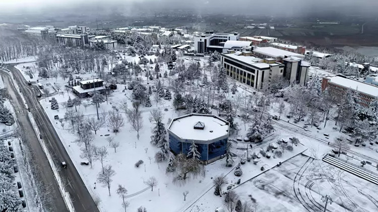 Başakşehirde okullar tatil mi 11-12 Şubat 2025 bugün ve yarın Başakşehirde kar tatili var mı