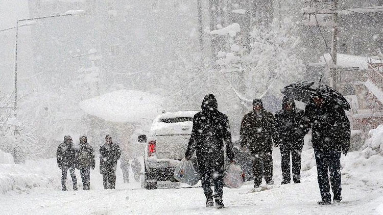 Büyükçekmecede okullar tatil mi 12 Şubat İstanbul Büyükçekmecede kar tatili var mı Kar tatili son durum haberleri...