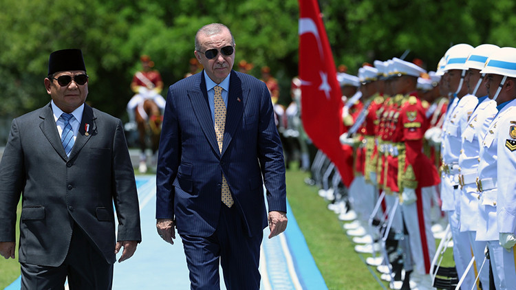 Cumhurbaşkanı Erdoğan Endonezya’da resmi törenle karşılandı