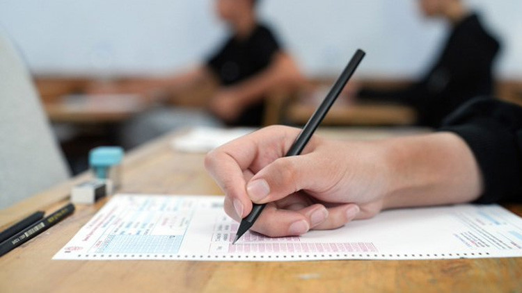 BURSLULUK SINAVI 2025 BAŞVURU ŞARTLARI VE GELİR BEYANI DETAYI 2025 || MEB İOKBS gelir beyanı esasları neler, nasıl hesaplanır MEB Bursluluk Sınavı için merak edilenleri yanıtladı