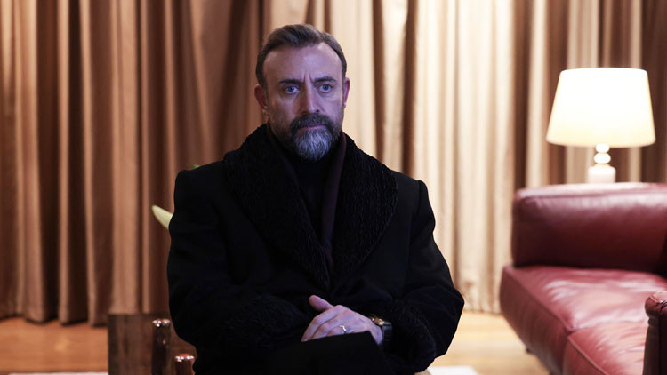 KRAL KAYBEDERSE KONUSU VE HİKAYESİ
