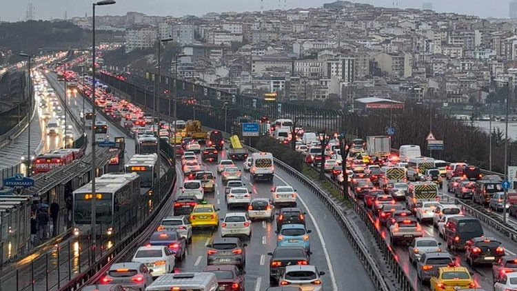 SON DAKİKA İSTANBUL TRAFİK YOĞUNLUĞU VE YOL DURUMU CANLI TAKİP EKRANI