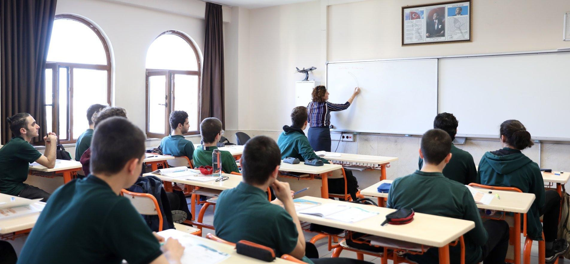 Devamsızlık hakkı kaç gün 2025 Lise özürlü özürsüz devamsızlık ne kadar, devamsızlık süresini dolduranlar belge alabiliyor mu MEBden yeni yönetmelik yayınlandı