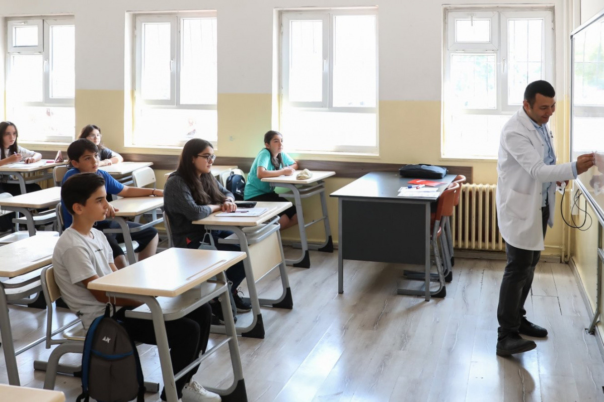 Devamsızlık hakkı kaç gün 2025 Lise özürlü özürsüz devamsızlık ne kadar, devamsızlık süresini dolduranlar belge alabiliyor mu MEBden yeni yönetmelik yayınlandı Devamsızlık hakkı kaç gün 2025 Lise özürlü özürsüz devamsızlık ne kadar, devamsızlık süresini dolduranlar belge alabiliyor mu MEBden yeni yönetmelik yayınlandı