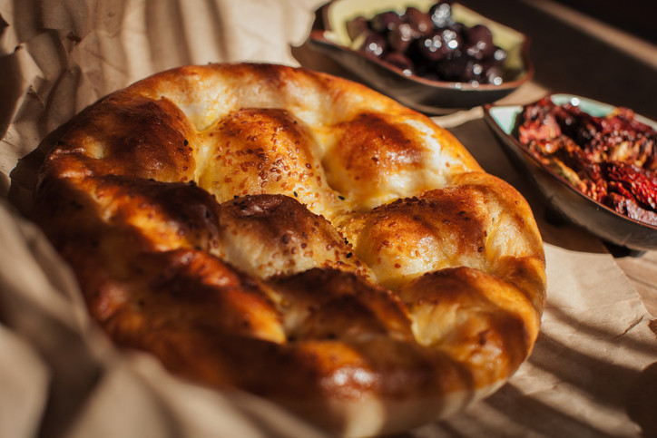 Sıcak pidenin kokusu cezbediyor