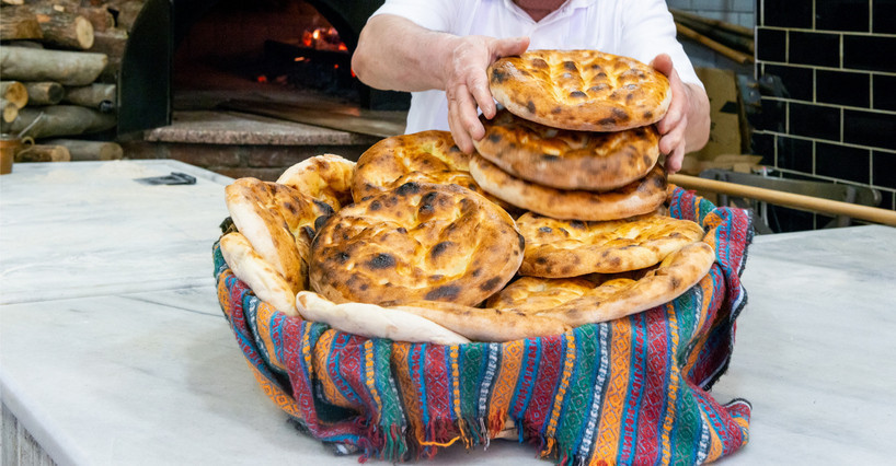 Yemeden duramıyoruz 100 gramı yaklaşık 250 kalori... Diyetteyken Ramazan pidesi yenir mi
