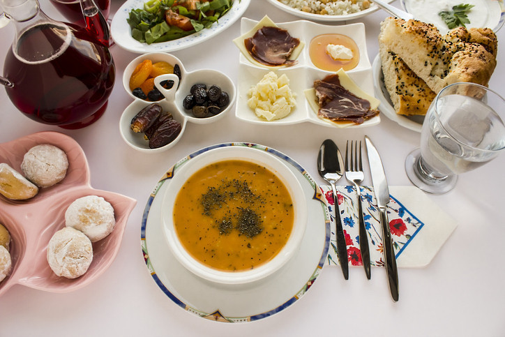 İftarda çorba, salata ve protein ağırlıklı beslenin İşte örnek bir iftar menüsü