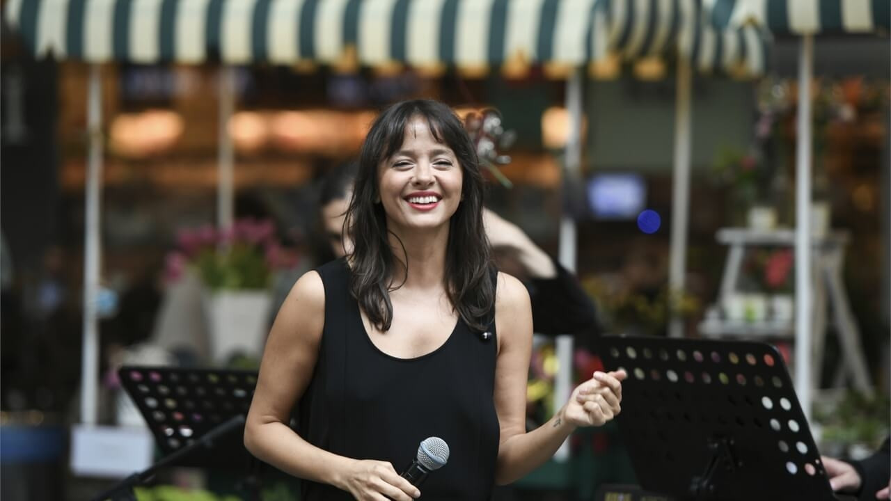 Zeynep Özyılmazel Kimdir