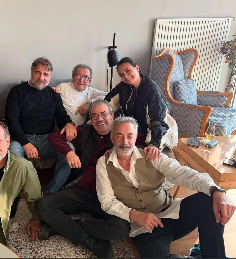 OSMAN SINAV KİMDİR, ÖLDÜ MÜ, NEDEN ÖLDÜ | Osman Sınav kaç yaşındaydı, neden vefat etti, hastalığı neydi Ünlü yönetmen ve yapımcı Osman Sınavdan üzücü haber geldi İşte Osman Sınavın filmleri, dizileri ve biyografisi