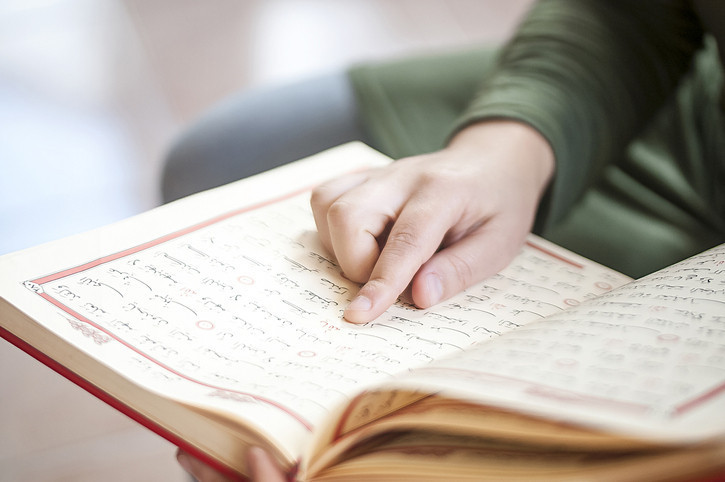 ADETLİYKEN KADİR GECESİNDE NASIL İBADET EDİLİR, DUA OKUNUR MU