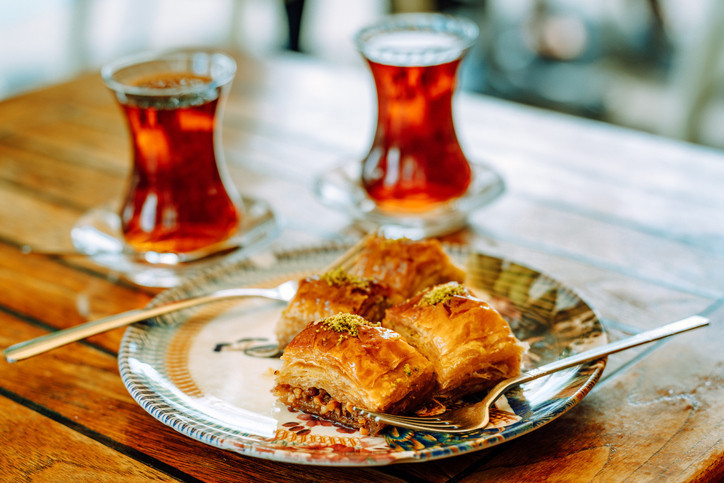 Çay ve kahve ile tatlı tüketmek vücuda nasıl etki eder