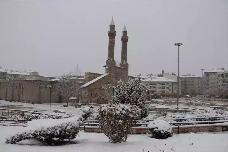 HAVA DURUMU SON DAKİKA KAR YAĞIŞI HABERLERİ HAVA DURUMU SON DAKİKA KAR YAĞIŞI HABERLERİ