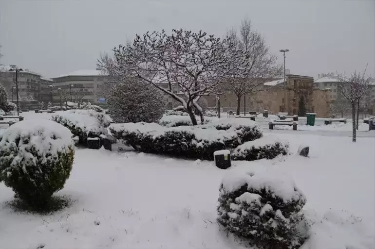 KAYSERİDE SAĞANAK YERİNİ KARA BIRAKTI KAYSERİDE SAĞANAK YERİNİ KARA BIRAKTI