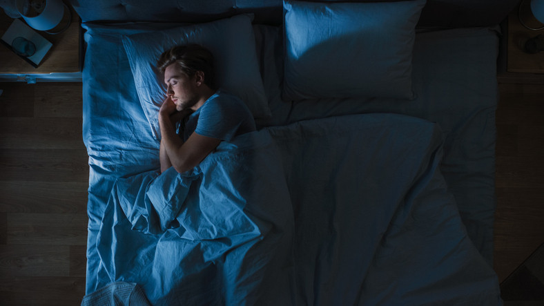 2) HER GECE 7 SAAT UYUMAK