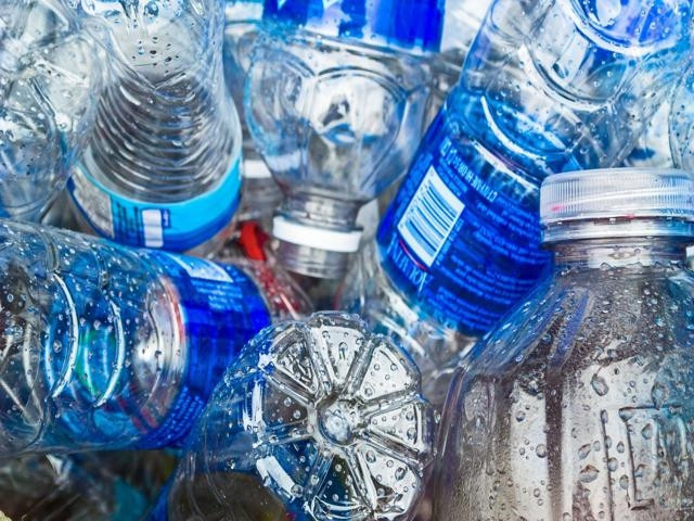 Su diye mikrop mu içiyoruz Uzun süre güneş altında bekletilen şişelerdeki büyük tehlike