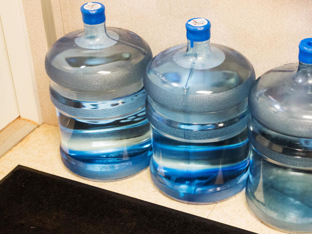 Su diye mikrop mu içiyoruz Uzun süre güneş altında bekletilen şişelerdeki büyük tehlike