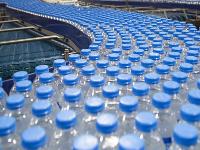 Su diye mikrop mu içiyoruz Uzun süre güneş altında bekletilen şişelerdeki büyük tehlike