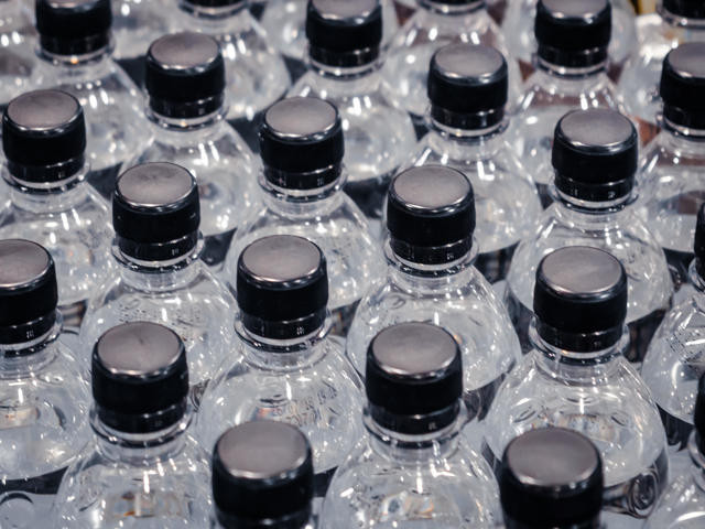 Su diye mikrop mu içiyoruz Uzun süre güneş altında bekletilen şişelerdeki büyük tehlike