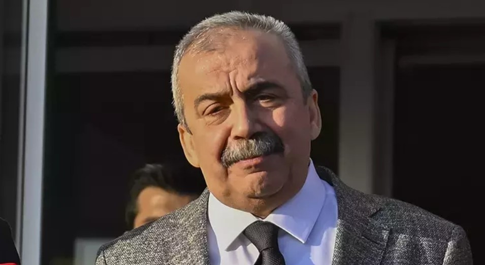 Sırrı Süreyya Önder Meclis Başkanı mı Tedavi süreci devam ediyor Sırrı Süreyya Önder kimdir, kaç yaşında, nereli Sırrı Süreyya Önder Meclis Başkanı mı Tedavi süreci devam ediyor Sırrı Süreyya Önder kimdir, kaç yaşında, nereli