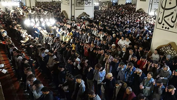 CUMA NAMAZI SAATİ KAÇTA 18 NİSAN 2025 (İl il cuma namazı saati) | Bugün cuma namazı kaçta kılınacak, kaç rekat, nasıl kılınır Cuma namazı ne kadar sürer İşte Diyanet ile cuma namazı saati İstanbul, Ankara, İzmir görüntüleme ekranı