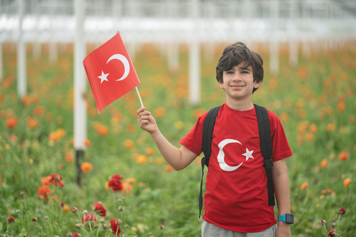 22 Nisan yarım gün mü, ders var mı, okul tatil mi 23 Nisan resmi tatil mi