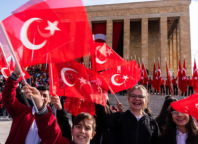 23 NİSAN KUTLAMA MESAJLARI VE SÖZLERİ 2025 (En güzel seçenekler) || Atatürk resimli, yeni, kurumsal, uzun, kısa, anlamlı 23 Nisan Ulusal Egemenlik ve Çocuk Bayramı sözleri ve mesajları...