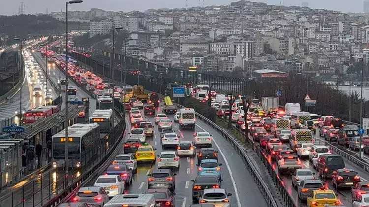 İSTANBUL TRAFİK YOĞUNLUĞU VE YOL DURUMU CANLI TAKİP EKRANI