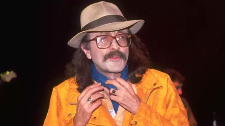 Cem Karaca kimdir, kaç yaşında, ne zaman ve nerden öldü İşte Usta sanatçı Cem Karacanın hayatı, biyografisi ve şarkıları