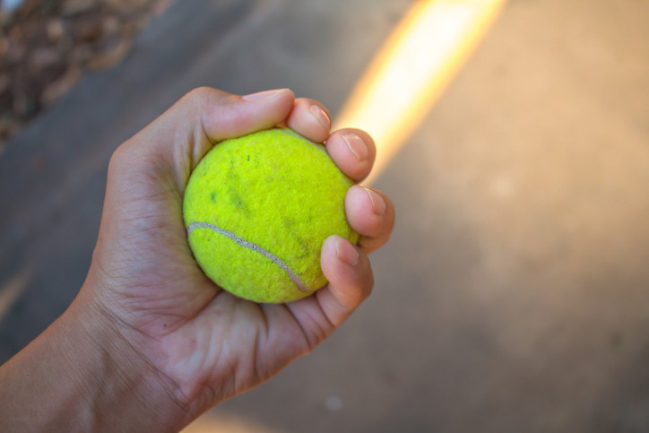 100 yaşın sırrı avucunuzda Sağlığınızı ele veriyor, tek gereken bir tenis topu...