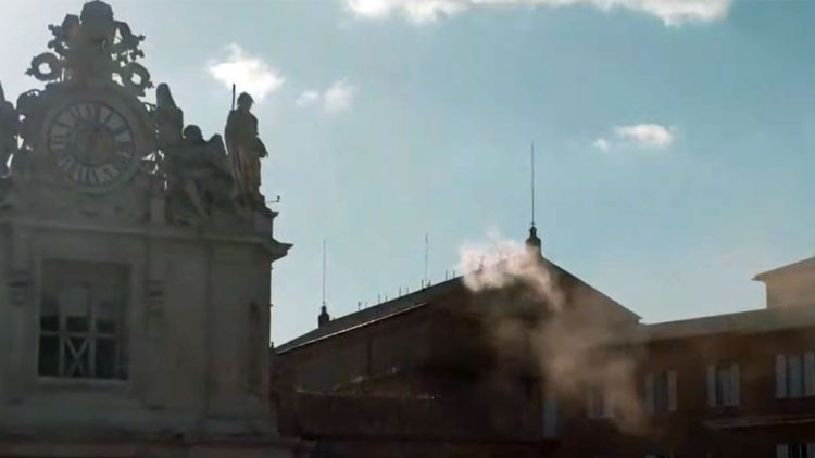 YENİ PAPA SEÇİLDİ