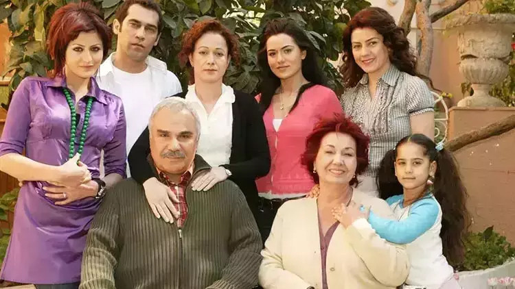 Yaprak Dökümü Oğuz öldü mü, yaşıyor mu? Sevilen dizi Yaprak Dökümü tekrar bölümleri ile ekrana geliyor - 2. Resim