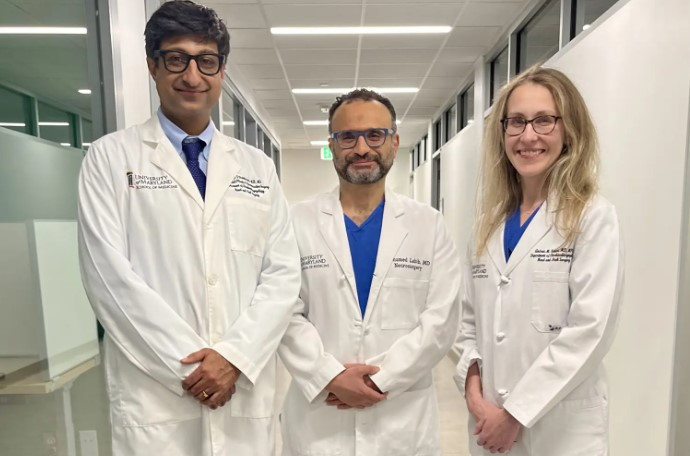 Tıp dünyası için yeni bir sayfa: Hastanın gözünden omurga kanseri tümörünü çıkardılar