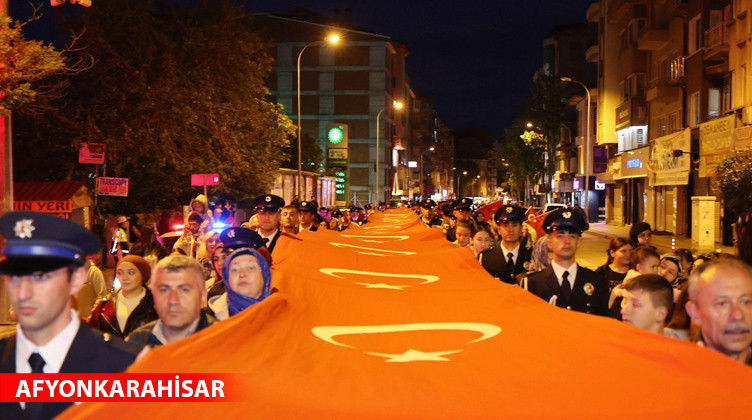 1000 METRELİK TÜRK BAYRAĞIYLA GENÇLİK YÜRÜYÜŞÜ 1000 METRELİK TÜRK BAYRAĞIYLA GENÇLİK YÜRÜYÜŞÜ